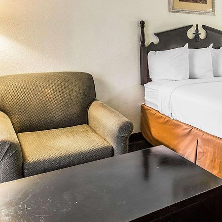 Quality Inn & Suites Conference Center Statesboro Historic District מראה חיצוני תמונה