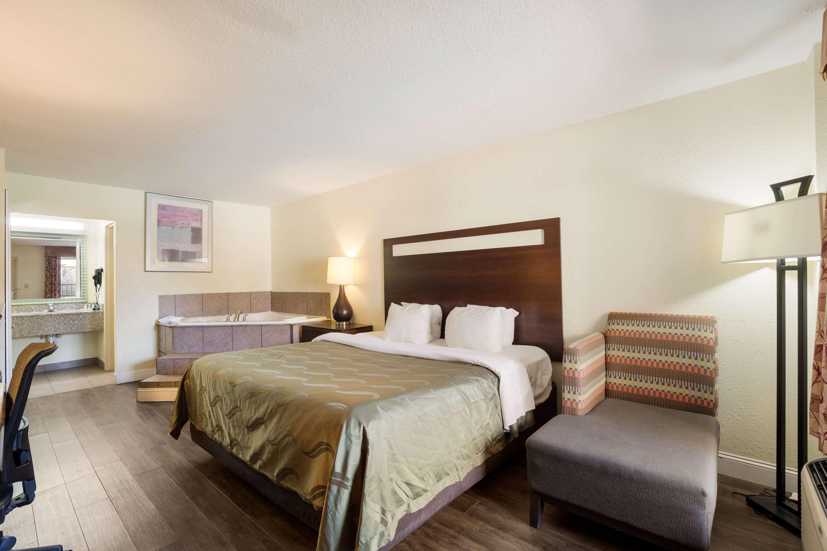 Quality Inn & Suites Conference Center Statesboro Historic District מראה חיצוני תמונה