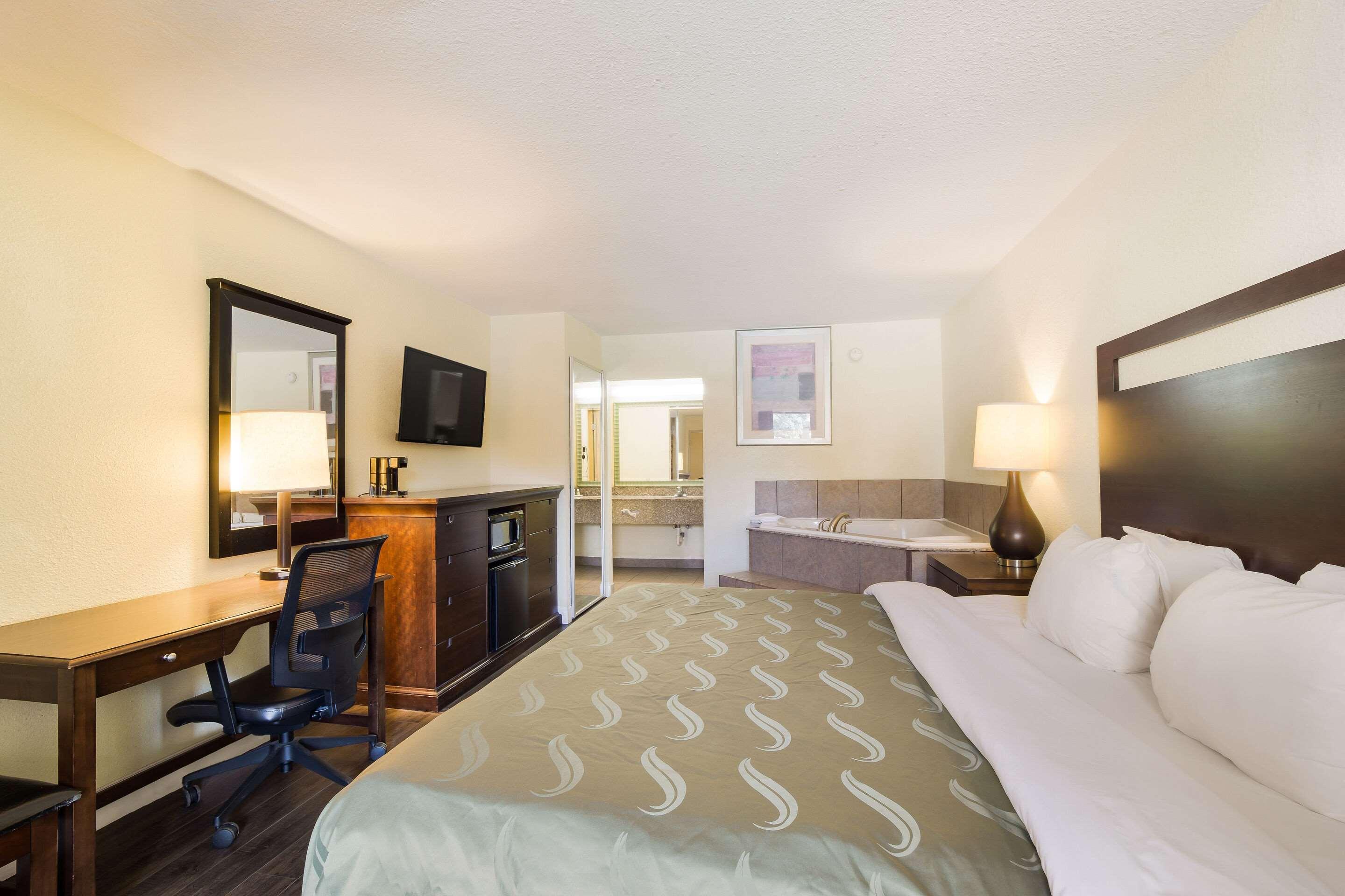 Quality Inn & Suites Conference Center Statesboro Historic District מראה חיצוני תמונה