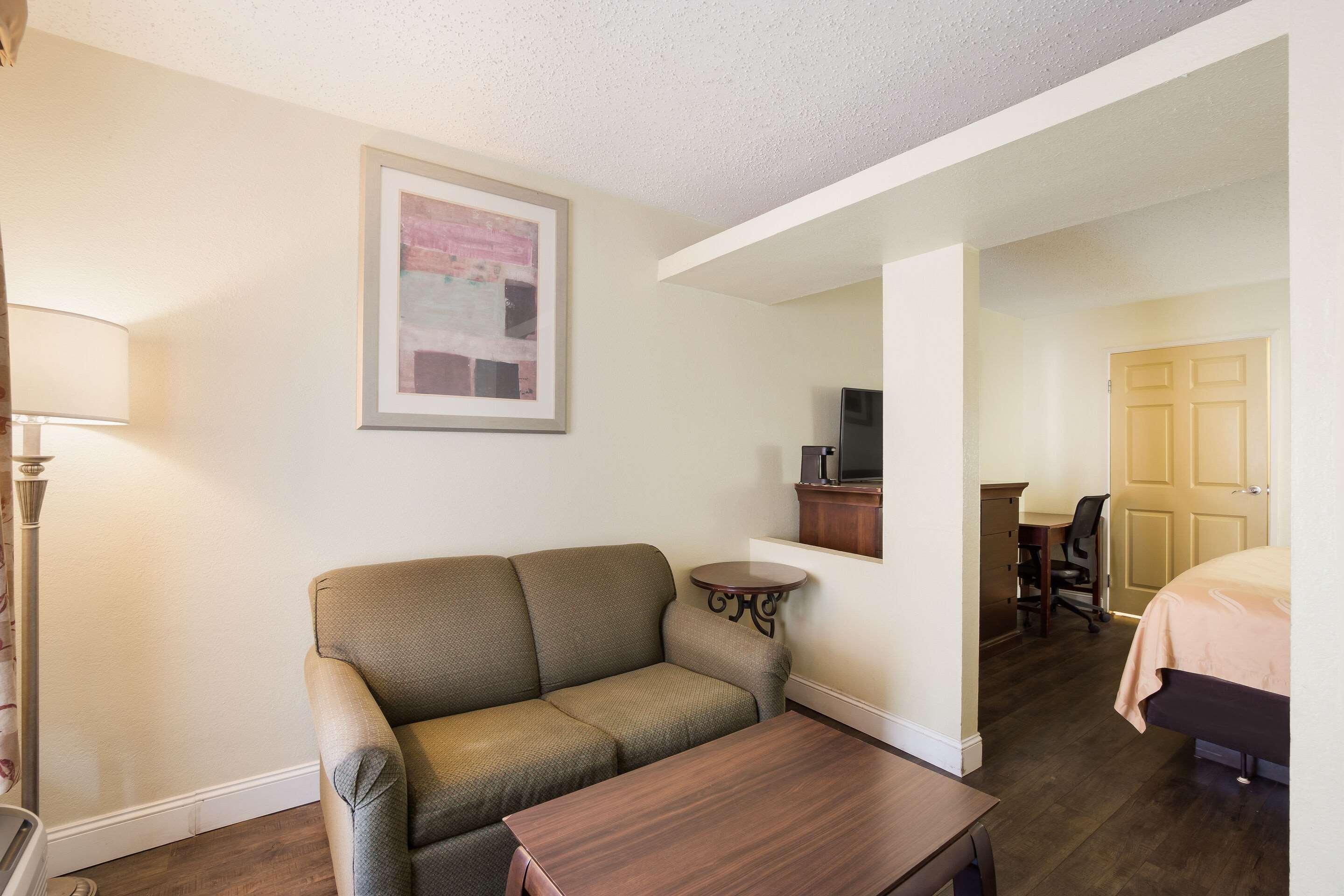 Quality Inn & Suites Conference Center Statesboro Historic District מראה חיצוני תמונה