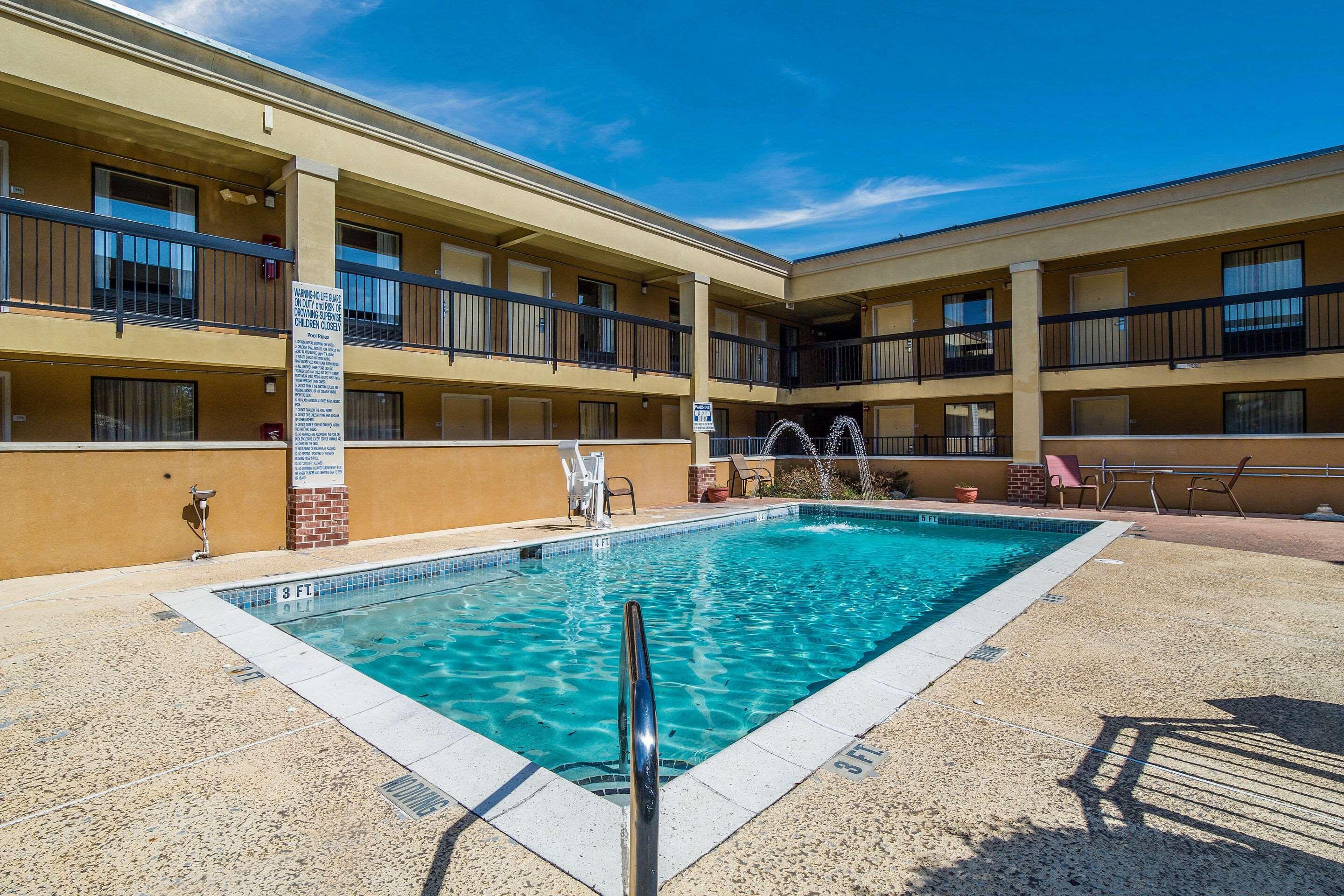 Quality Inn & Suites Conference Center Statesboro Historic District מראה חיצוני תמונה