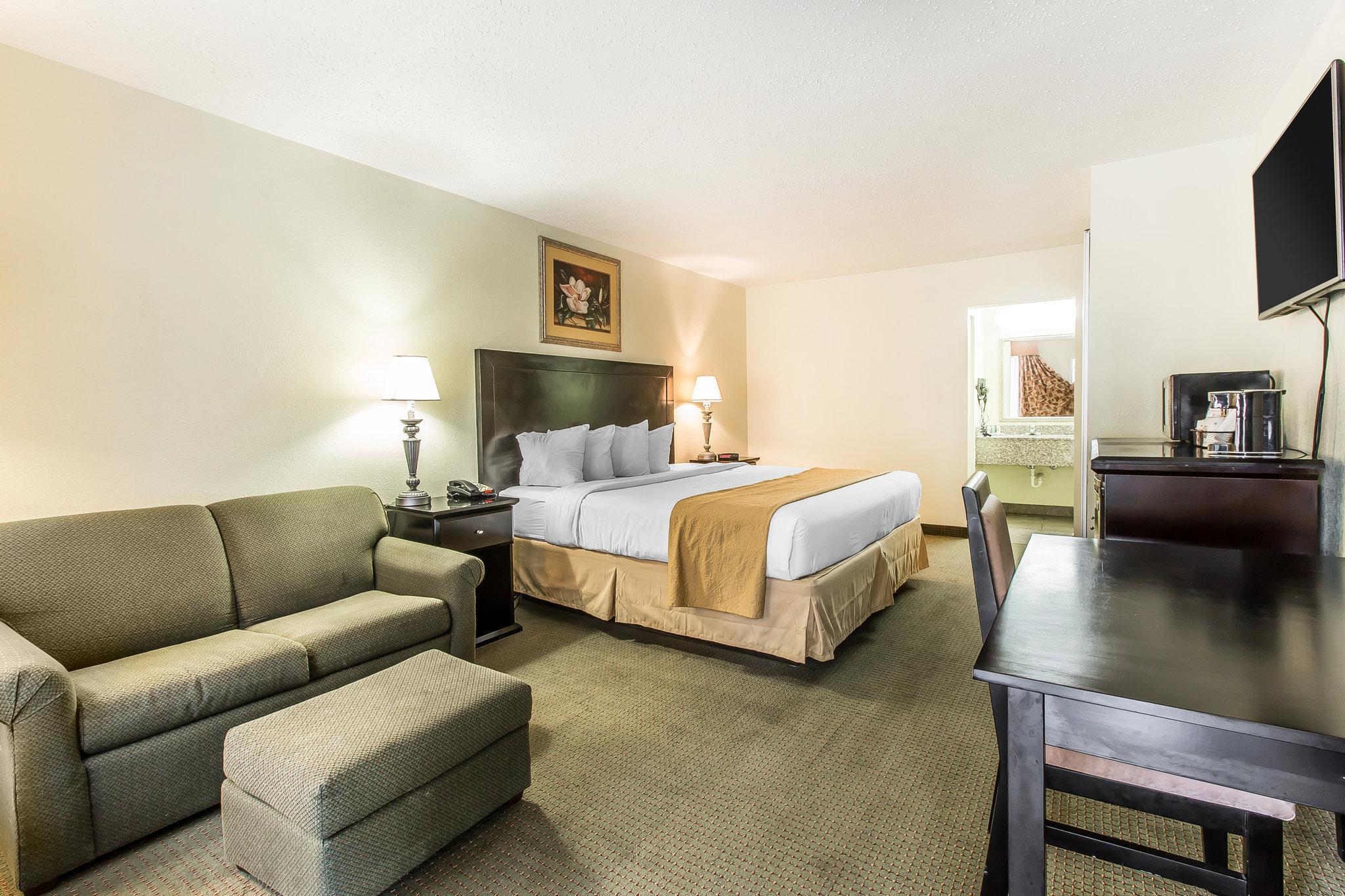 Quality Inn & Suites Conference Center Statesboro Historic District מראה חיצוני תמונה